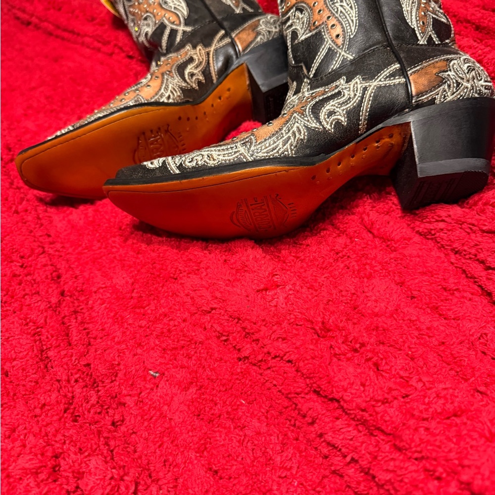 Corral Intricate Embroidered Western Boots - Picture 4 of 4